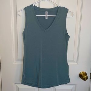 Athleta Essential V neck tank